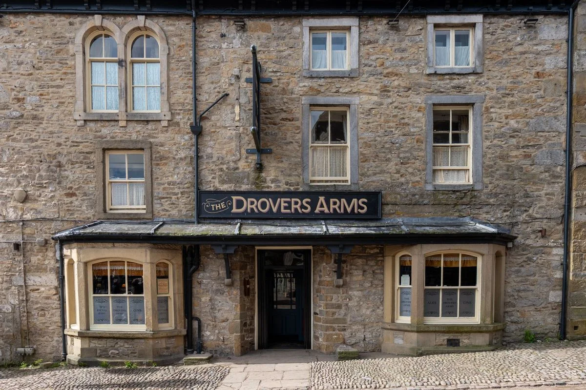 Heartbeat Star Tricia Penrose Buys Iconic TV Pub