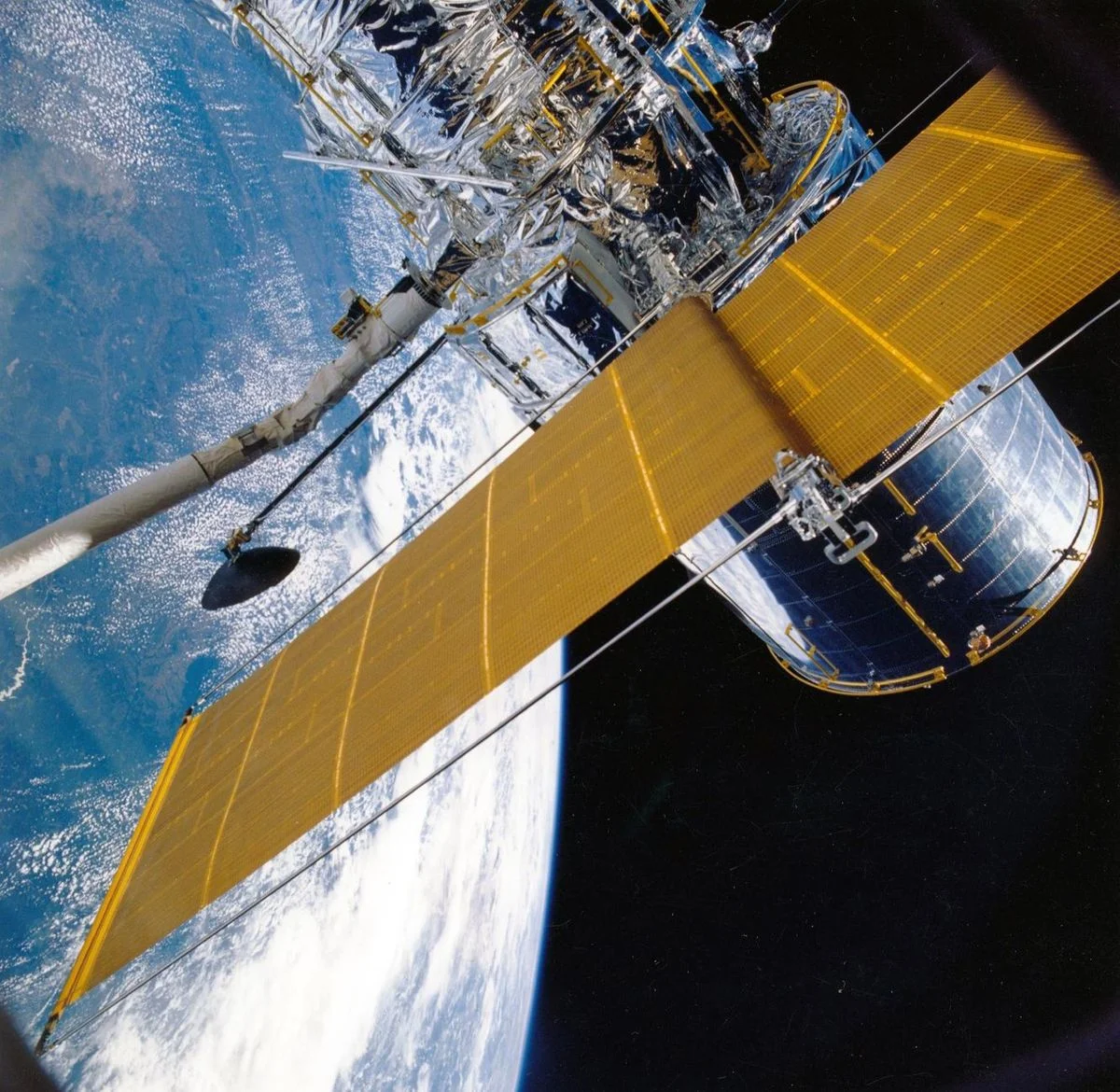 US Regulator Approves Controversial Space Mirror Test