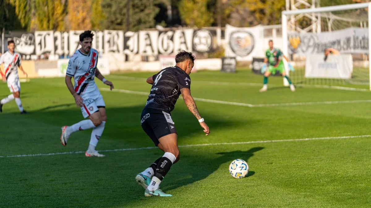 Football Salary Disparity: Álvarez Out-earns Paz
