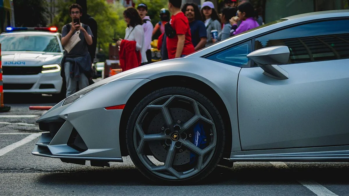 Met Officer Drives Seized £3.7m Ferrari in London