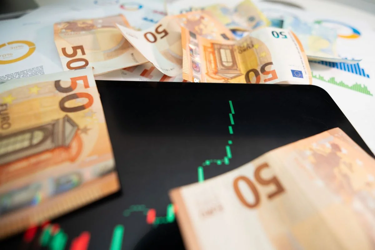 Polish Economy Shows Strength Amid Rising Wages